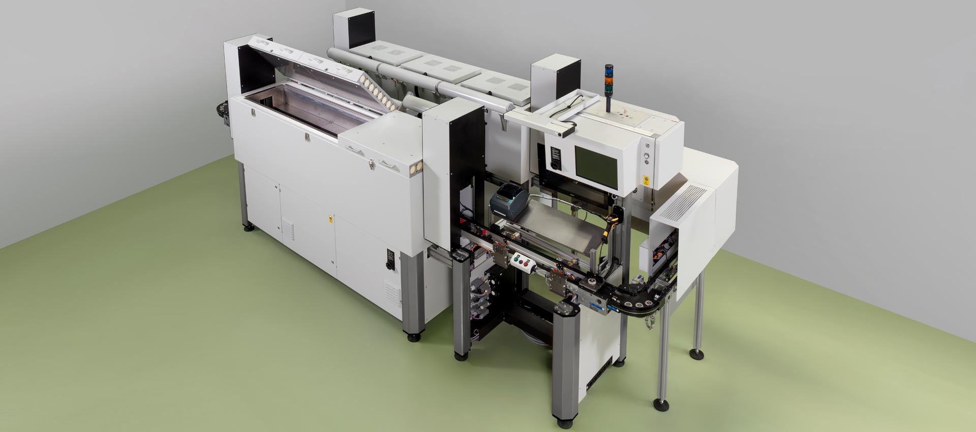 Flexible test system with temperature cycle capability. Transportation of parts on free floating pallets. Customer: Sensor manufacturer